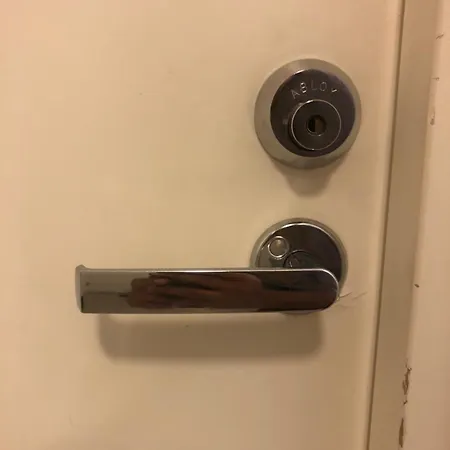 Separate Private Room, Near Airport Homestay