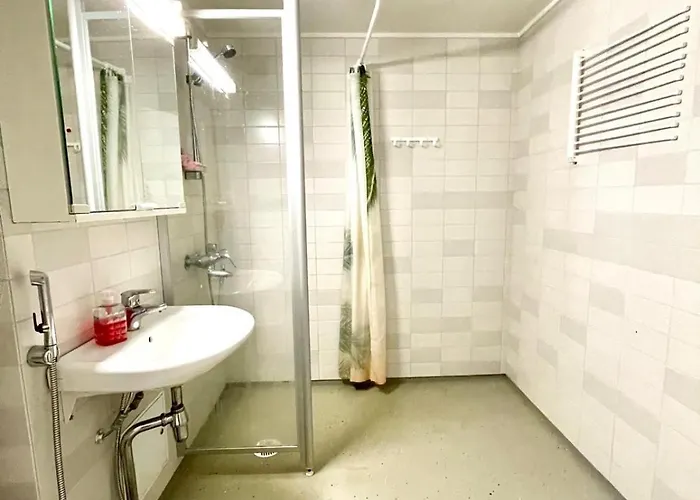 Separate Private Room, Near Airport 民宿 *